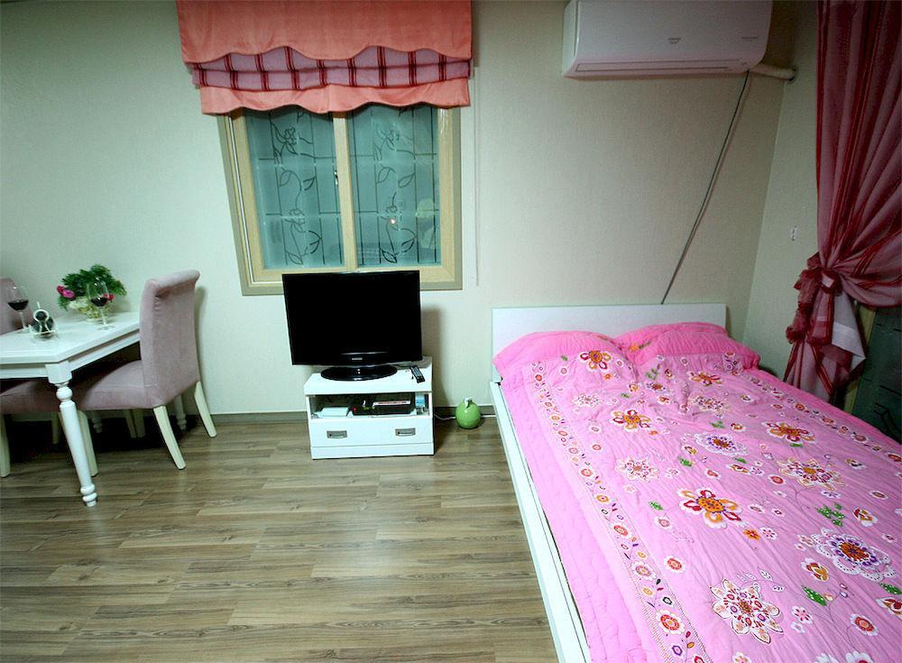 Ever Green Pension Geoje Exterior foto